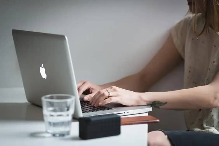 Tips for Writing Engaging Blog Posts that Drive Traffic and Conversions